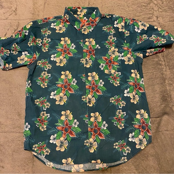 Stranger Things Demogorgon Flower Button Up - Picture 1 of 4